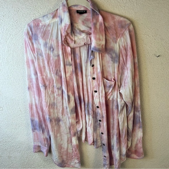 torrid Tie Dye Button Down Long Sleeve Collared Lightweight Top Women's Size 1X - Picture 1 of 6